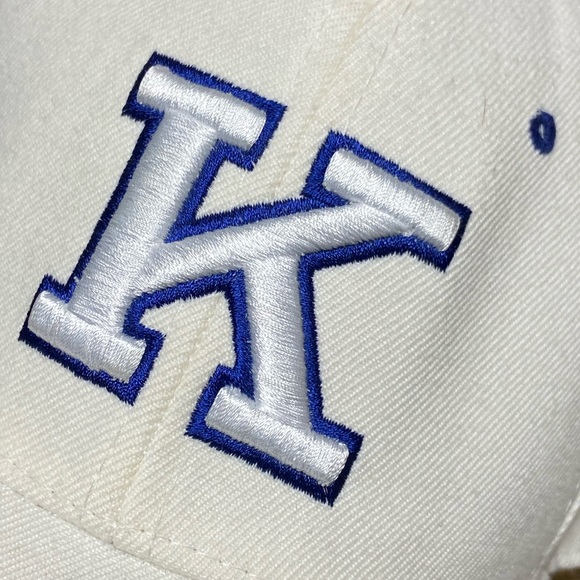 Nice University of KENTUCKY White Pro Fit Zephyr Baseball Hat K Size 7 1/4 - Picture 2 of 6